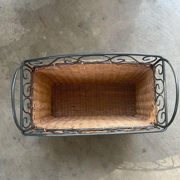 Vintage Wicker And Metal Magazine Rack - Picture 5 of 10